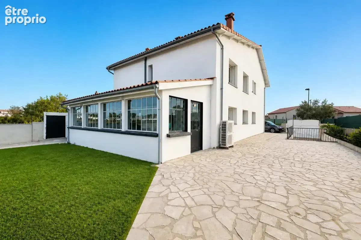 Maison de 7 pièces de 190 m² à Sainte-Verge - photo 2