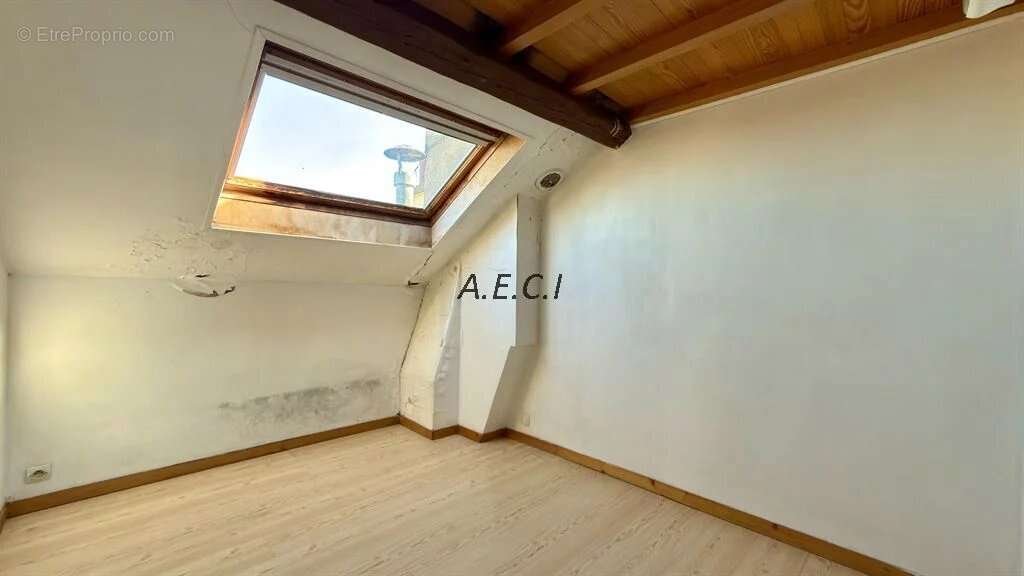 Appartement à LA GARENNE-COLOMBES