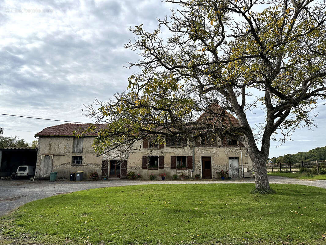 Maison à COUCY-LE-CHATEAU-AUFFRIQUE