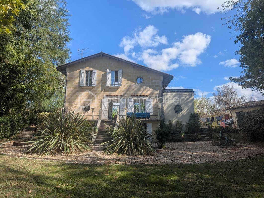 Maison à SAINT-MEDARD-DE-GUIZIERES