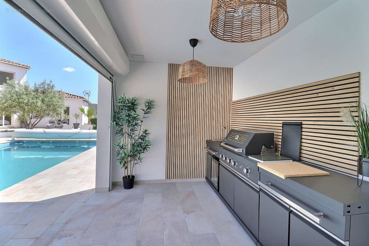 Maison à SAINT-MATHIEU-DE-TREVIERS