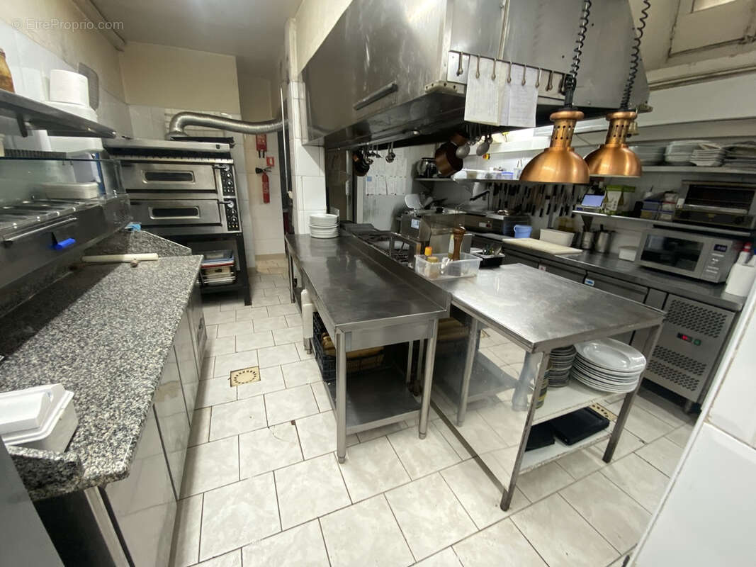 Commerce à SAINT-CYR-SUR-MER