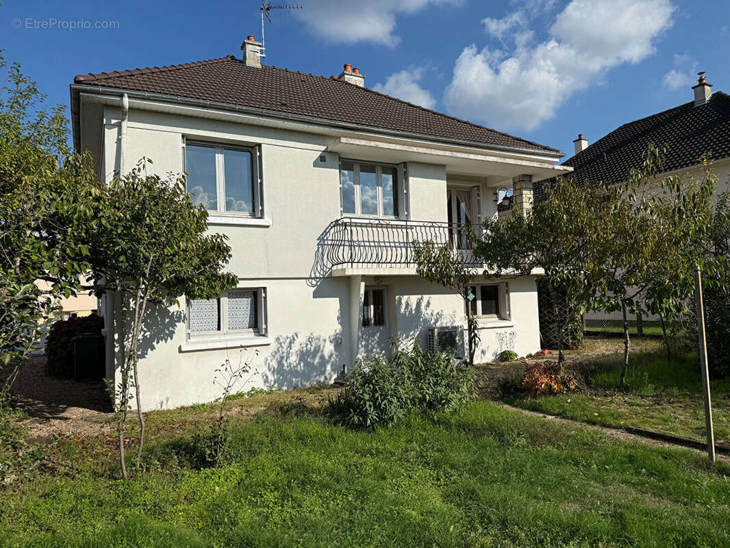 Maison à YZEURE