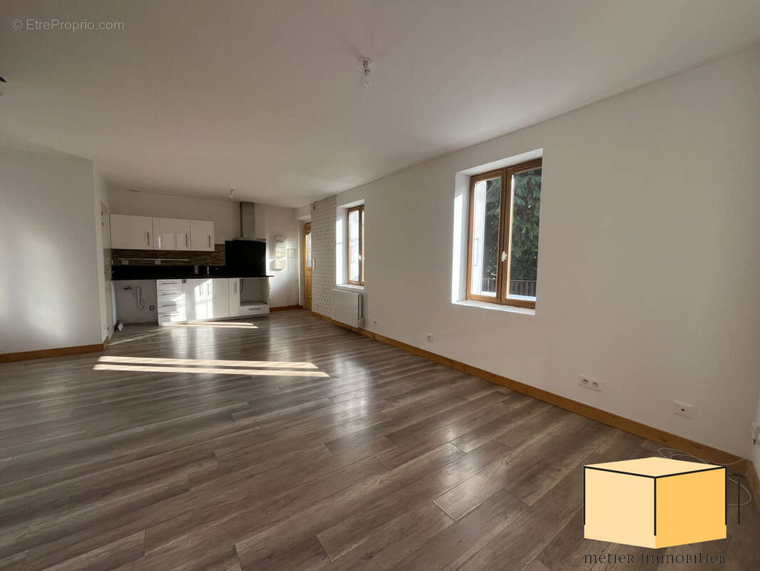 Appartement à YENNE