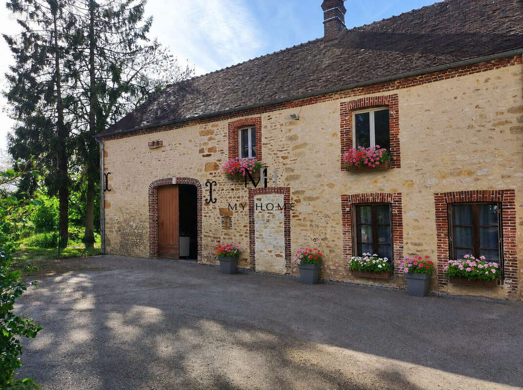 Maison 233 m² à Mortagne-Au-Perche  - photo 3