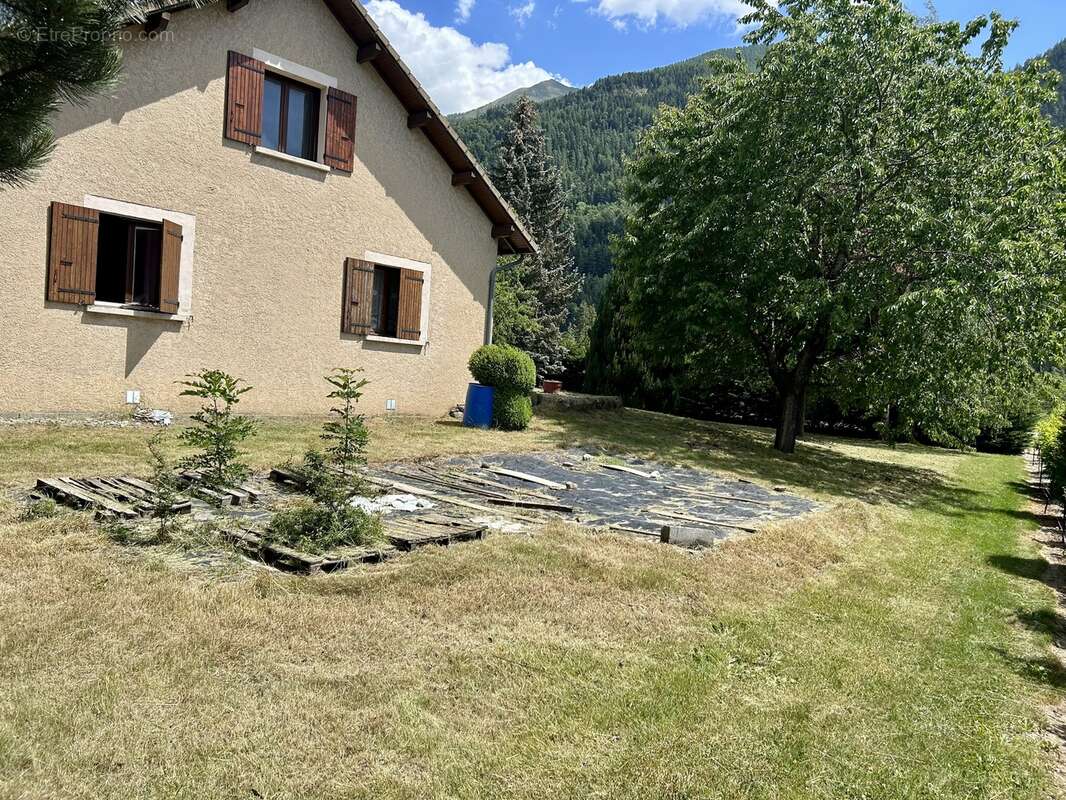 A vendre maison traditionnelle plain pied avec grand potentiel à - photo 10