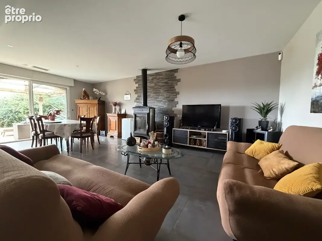 Entre AIZENAY et CHALLANS, longère rénovée,4 chambres sur 16 000 m2 de terrain - photo 6