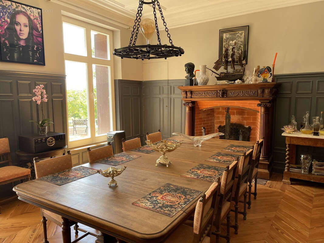 Maison à JAVERLHAC-ET-LA-CHAPELLE-SAINT-ROBERT