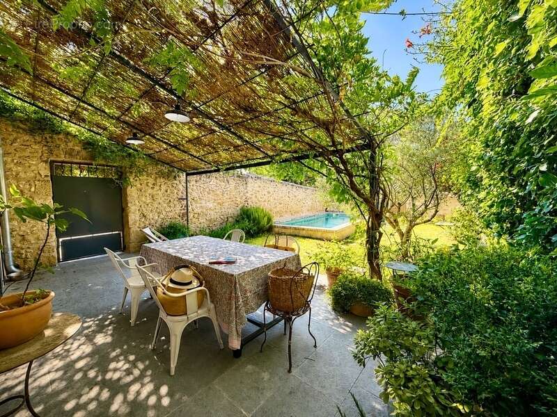 Maison de village à vendre 4 pièces 100 m2 , jardin, bassin de nage, garage PUYVERT  (84) - photo 2