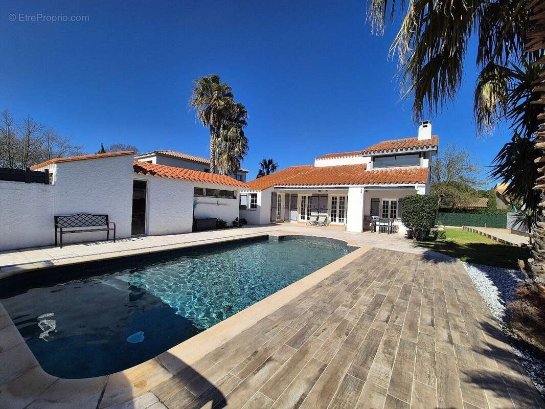 Villa 4 faces avec piscine et 4/5 chambres (au golf) - photo 2