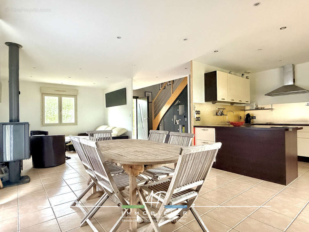 Maison à SAINT-JULIEN