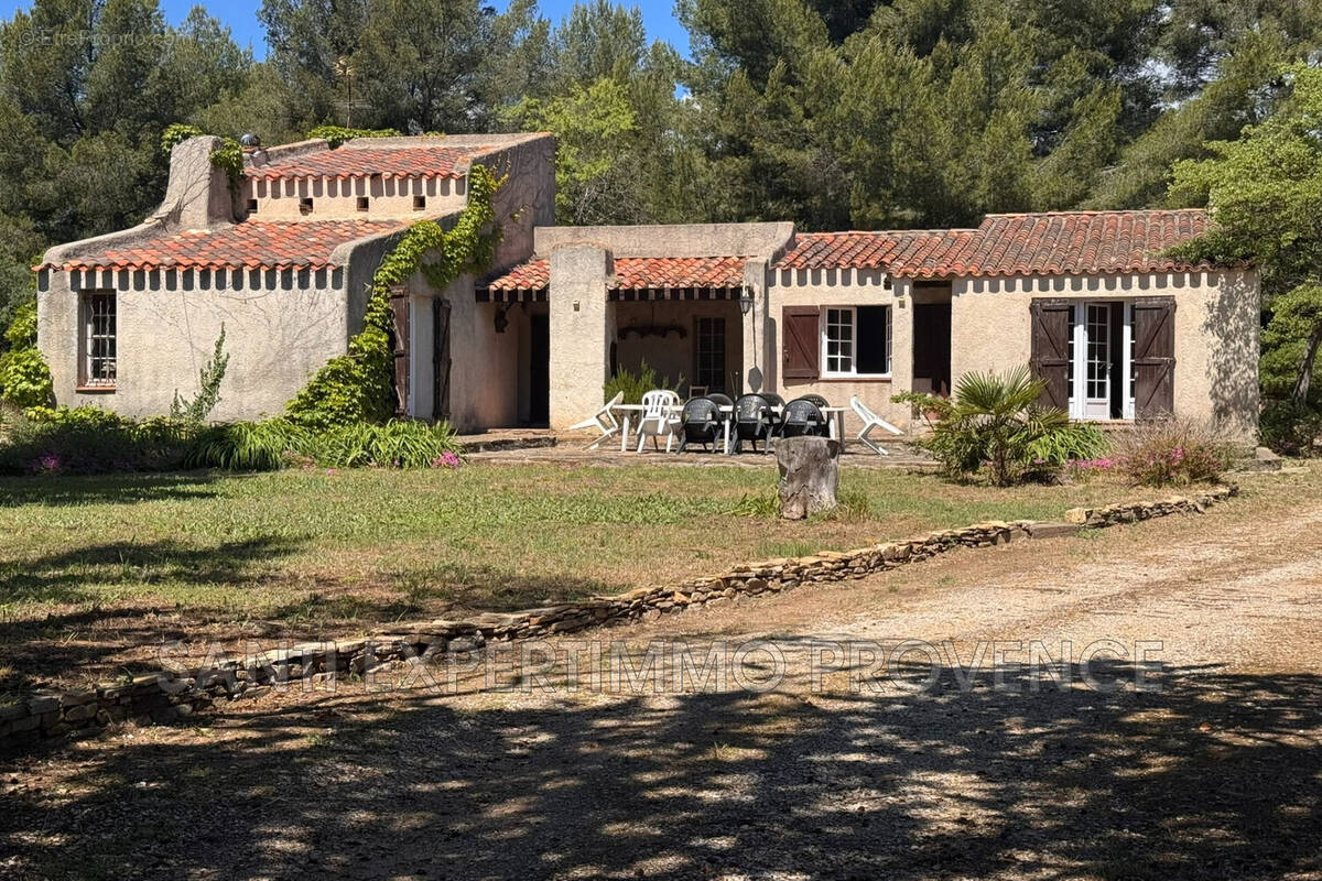 Maison à SAINT-CYR-SUR-MER