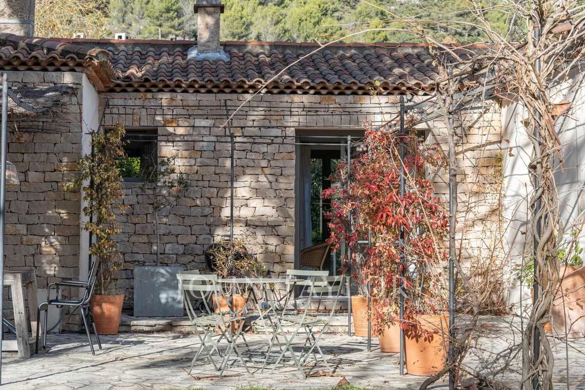 Maison à VAUVENARGUES