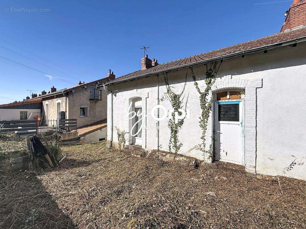 Maison à SAINT-ELOY-LES-MINES