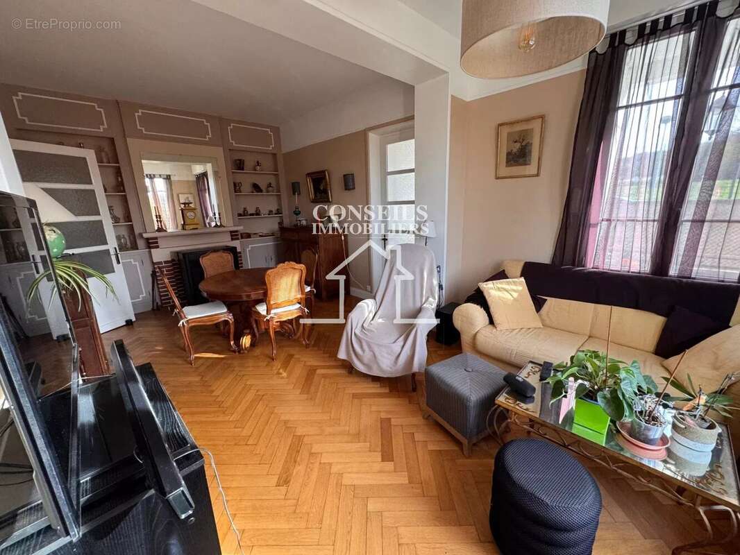 Maison à SAINT-JULIEN-DU-SAULT