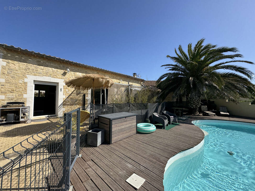 Maison à LAUDUN-L'ARDOISE