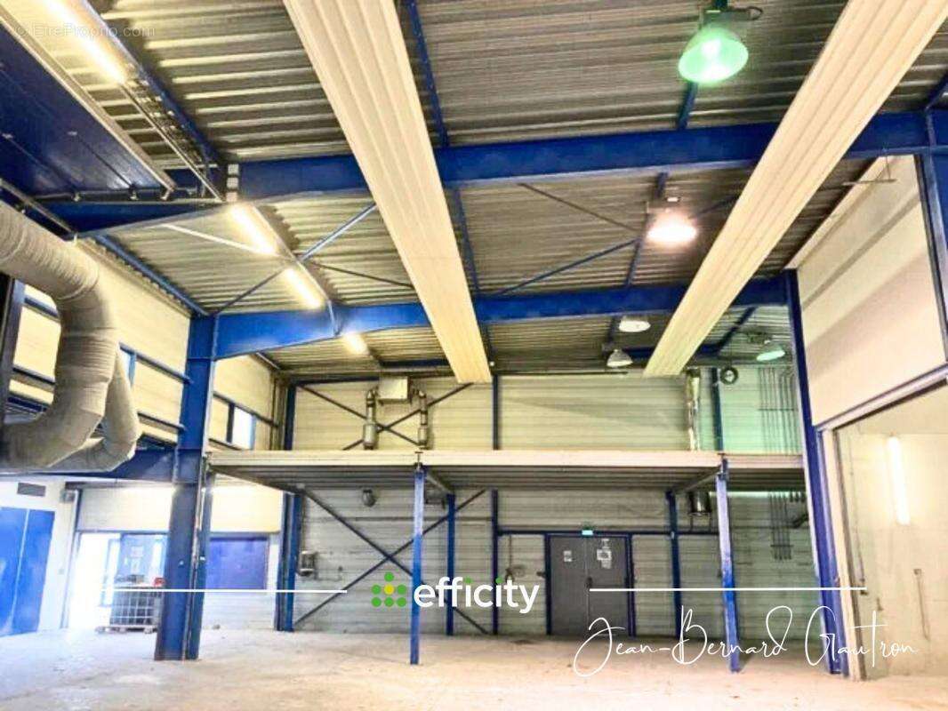 Commerce à PLOUNEVEZ-MOEDEC