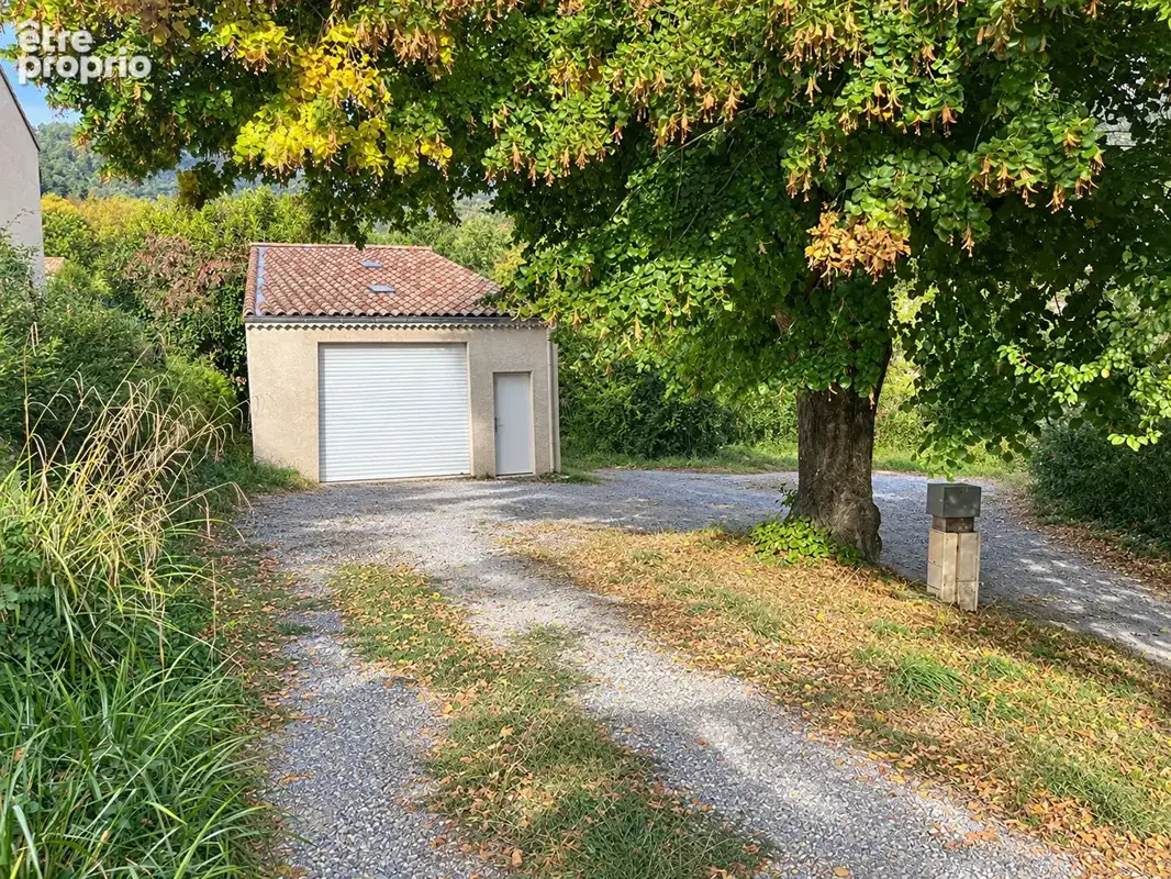 Maison 4 pièces - 102 m2 - double garage 90 m2 - dépendance 38 m2 -  terrain de 5 000 m2 + 30 000 m2 de bois - Lyas - photo 16