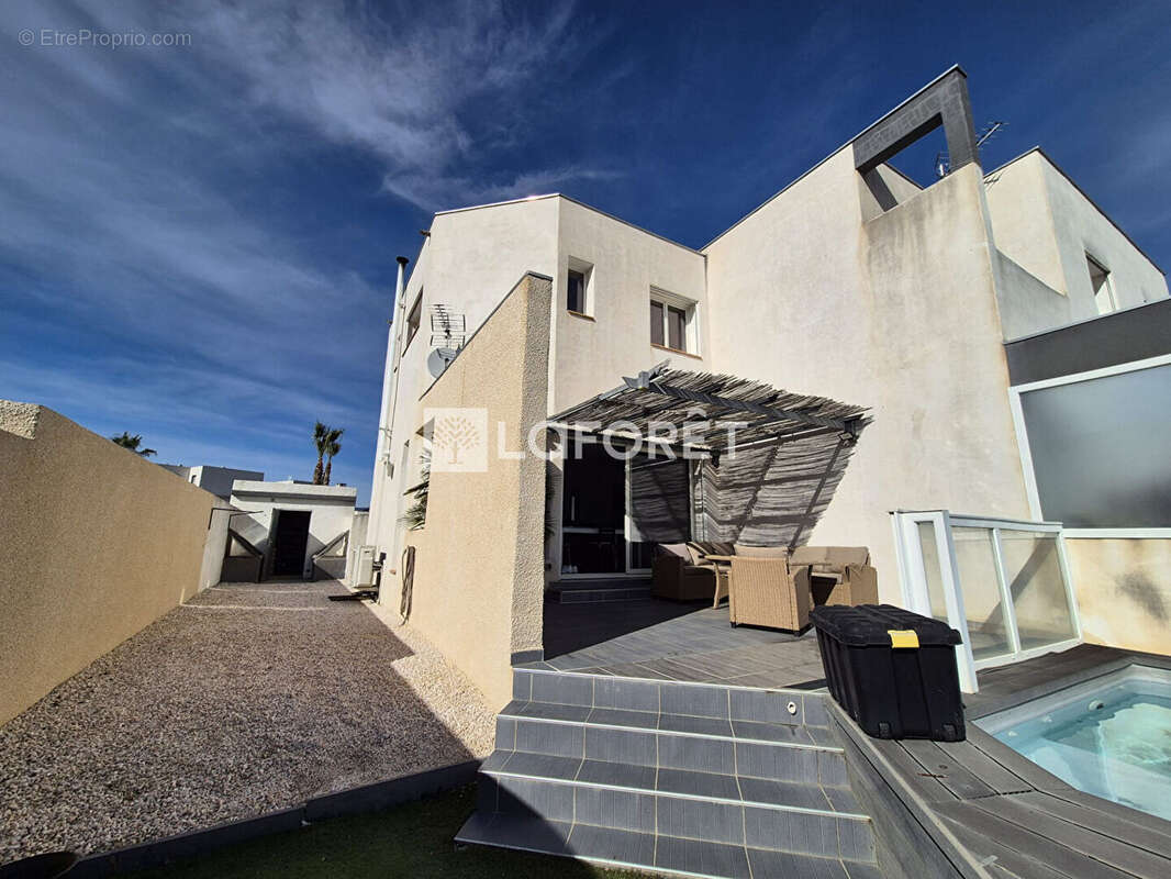 Maison à VILLENEUVE-DE-LA-RAHO