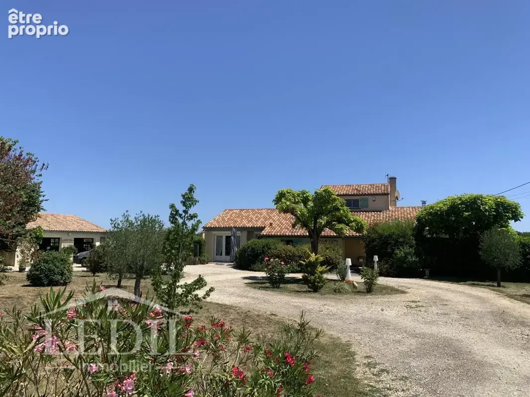 Maison 3 chambres avec piscine et jardin arboré - photo 3
