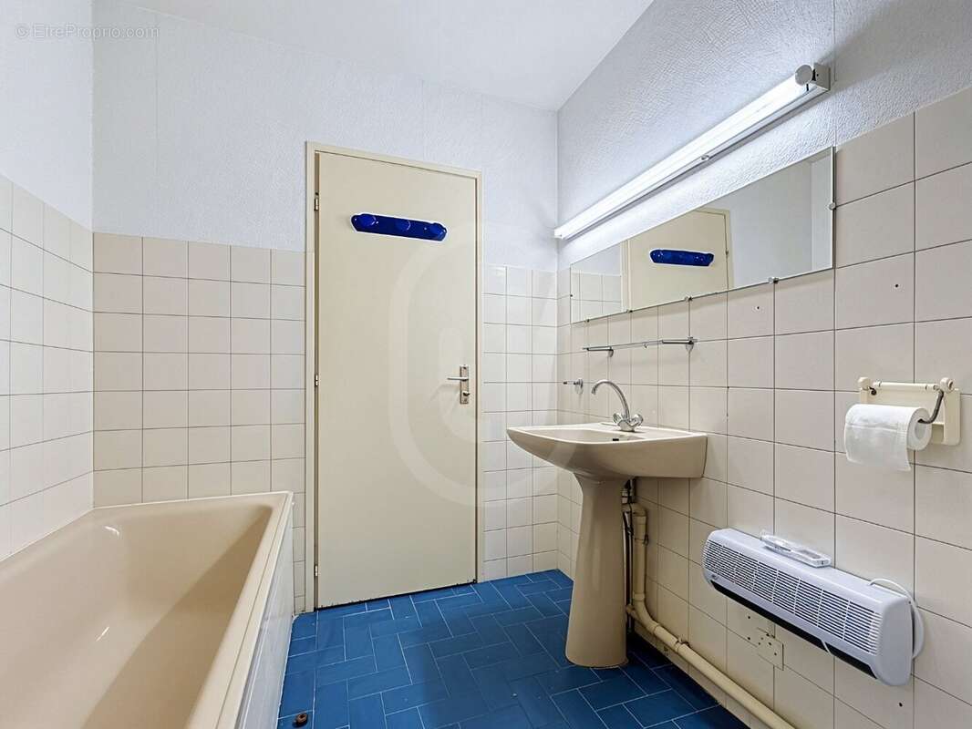 MONTPELLIER - HOPITAUX FACULTÉS - Beau Studio de 31 m² en dernier étage - photo 7