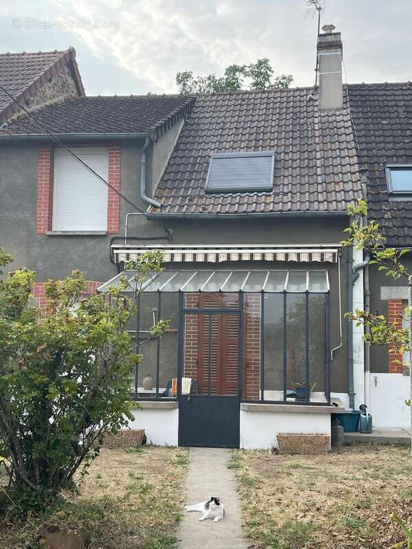 Appartement à CHENIERS