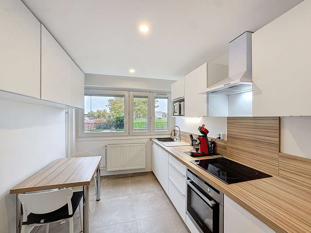 Appartement à DECINES-CHARPIEU