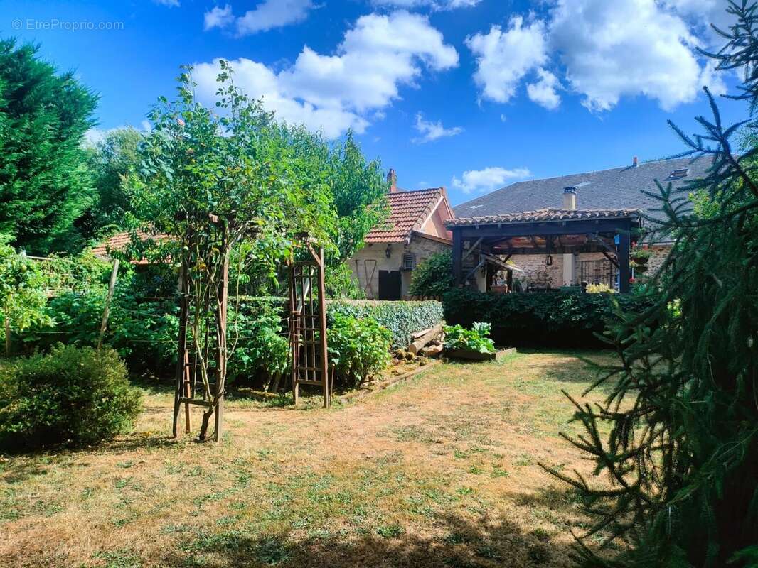 Maison à ORADOUR-SUR-VAYRES