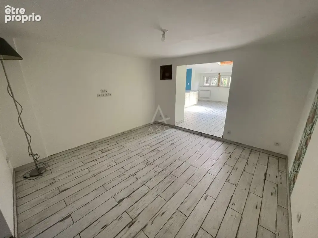Maison de campagne de plain-pied avec terrain constructible de 2 000 m² - photo 2