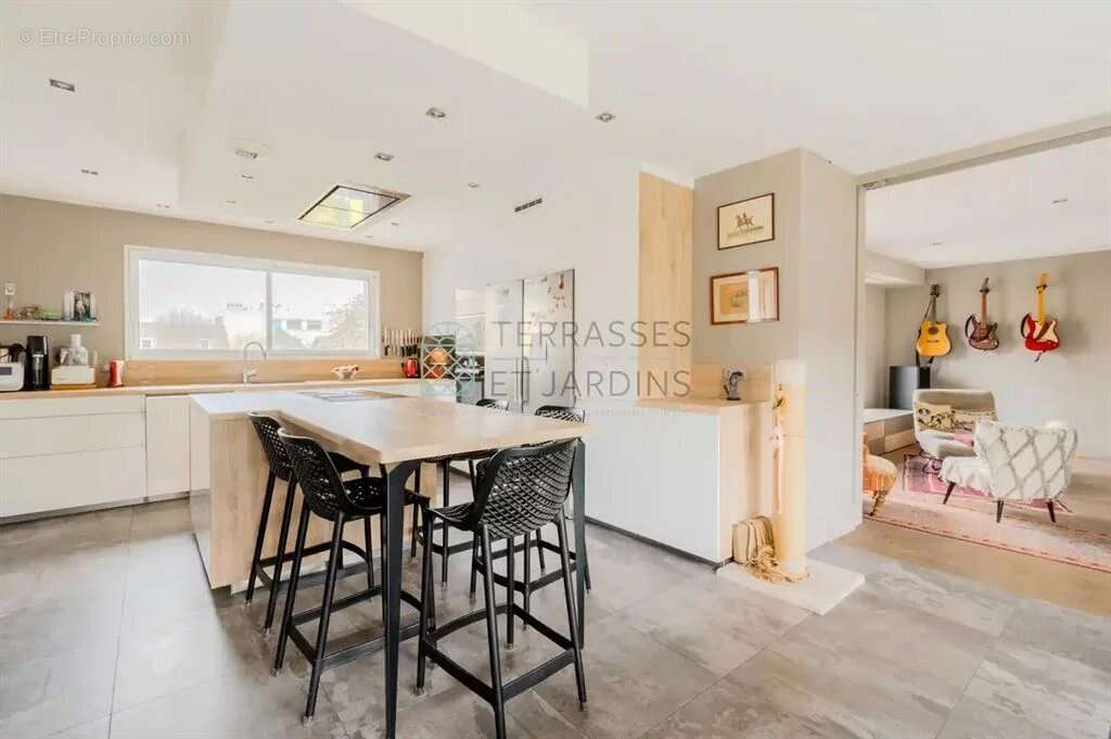 Maison à L'HAY-LES-ROSES