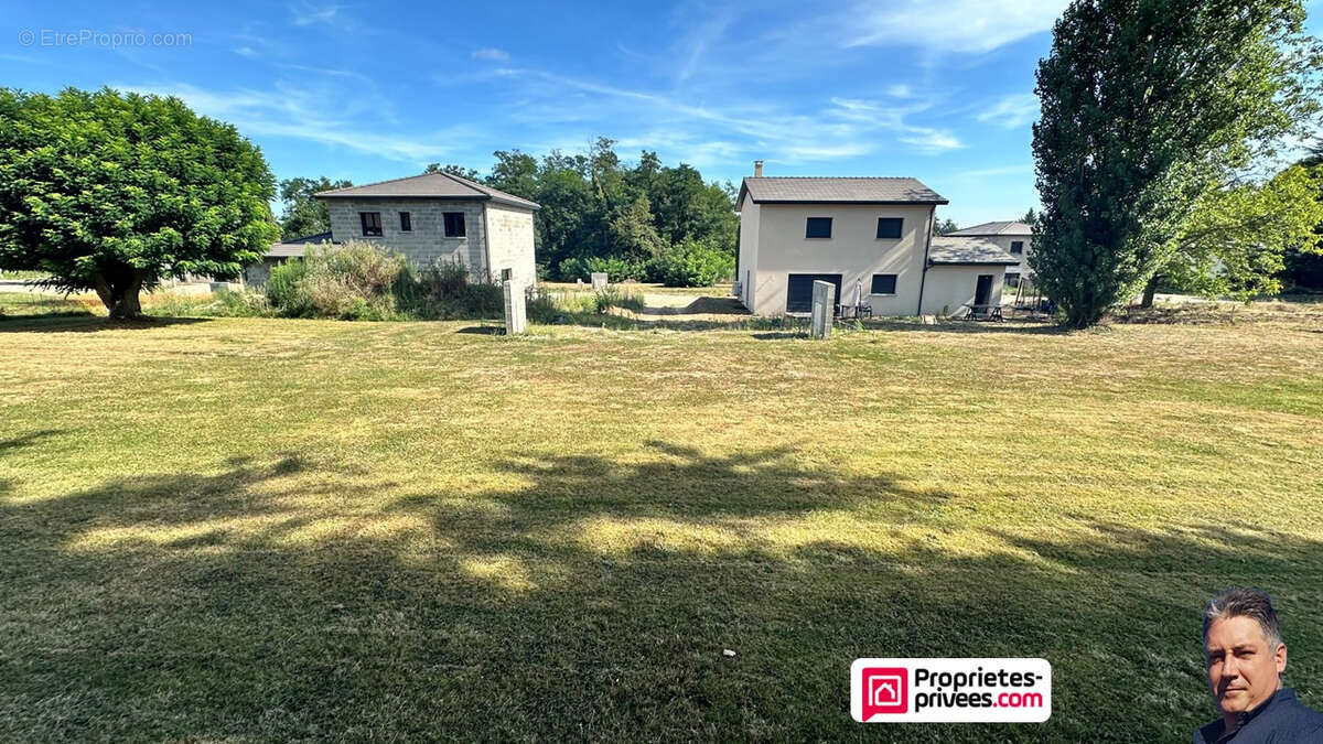 Terrain viabilisé Saint Bonnet De Mure 482 m2 libre de tout constructeur - photo 2
