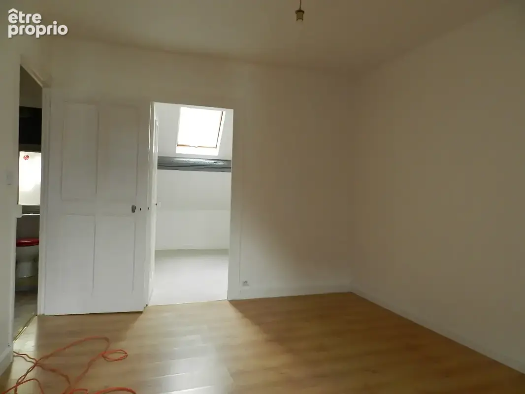 Appartement T3 traversant au centre du village - photo 2