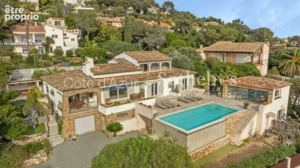 Les Issambres, villa de prestige vue mer, 6 chambres, piscines, à pied des plages - photo 17