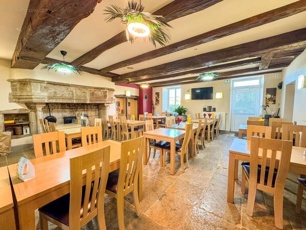 Commerce à MONTSAUGEON