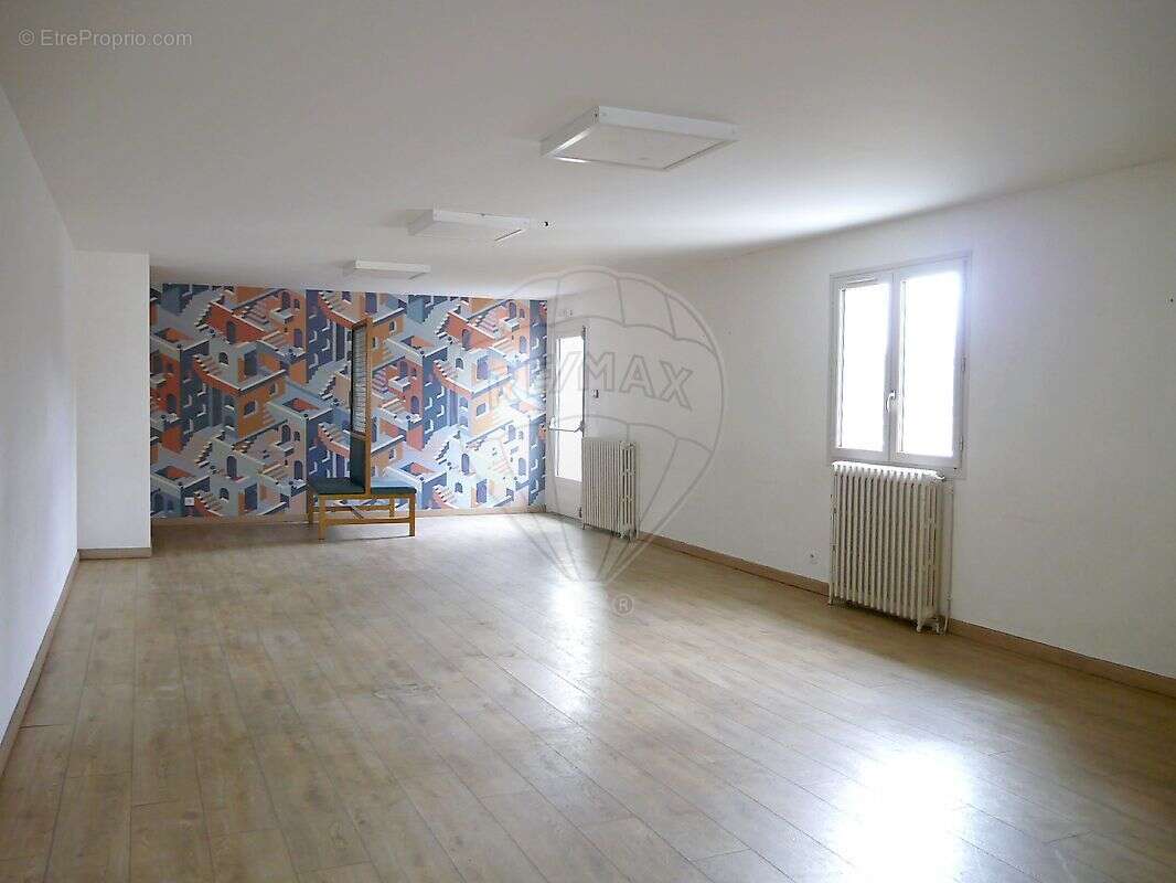 Commerce à SAINT-POURCAIN-SUR-SIOULE