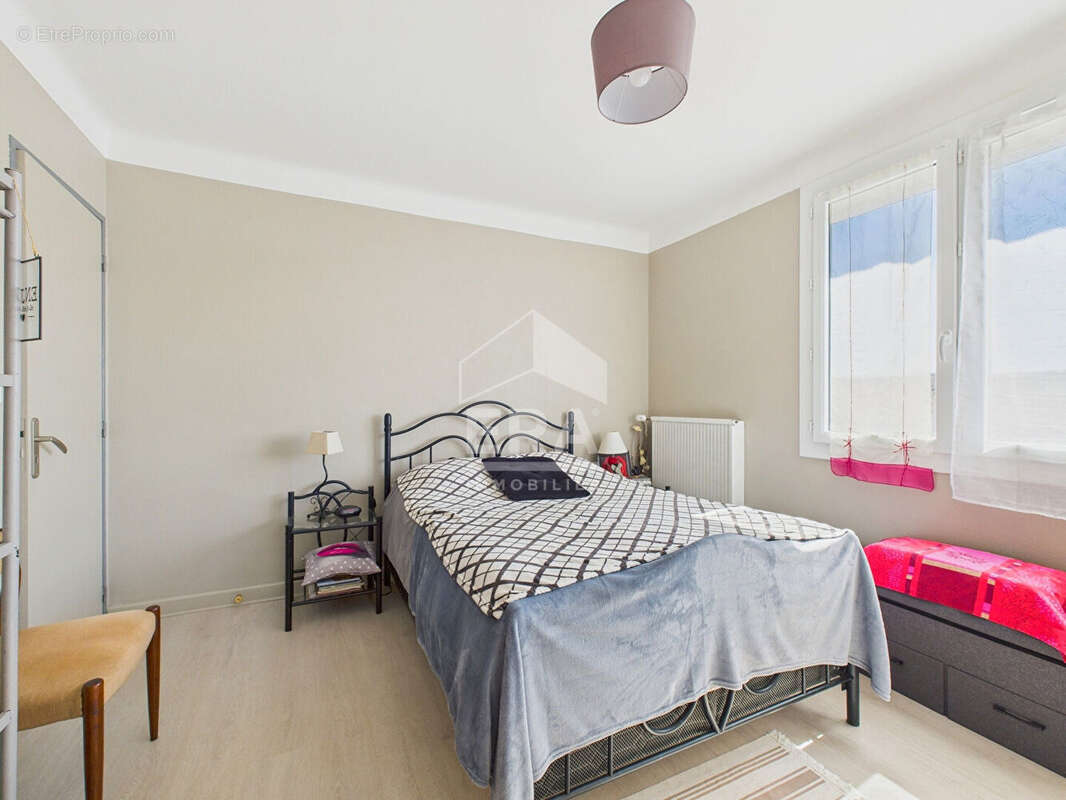 Maison à ONET-LE-CHATEAU