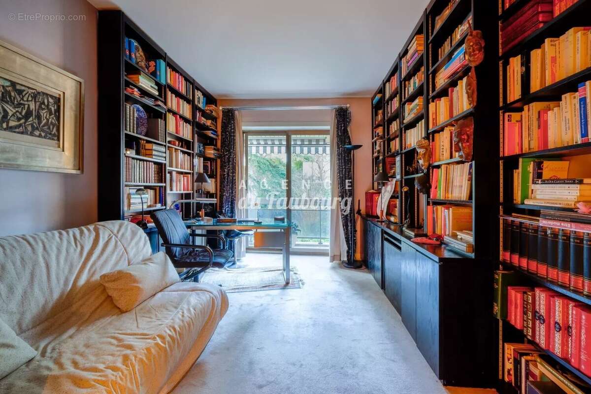 Appartement à NEUILLY-SUR-SEINE