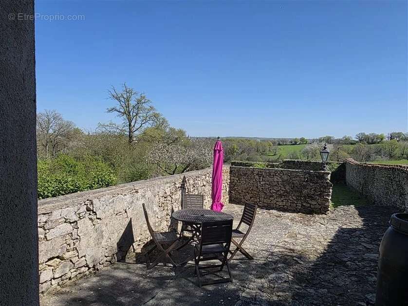 3 maisons rénovées avec 2 granges, 1km de Magnac Laval 87 - photo 2