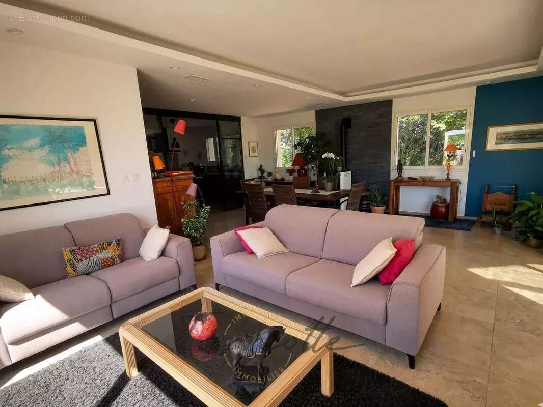 Maison à ALBA-LA-ROMAINE