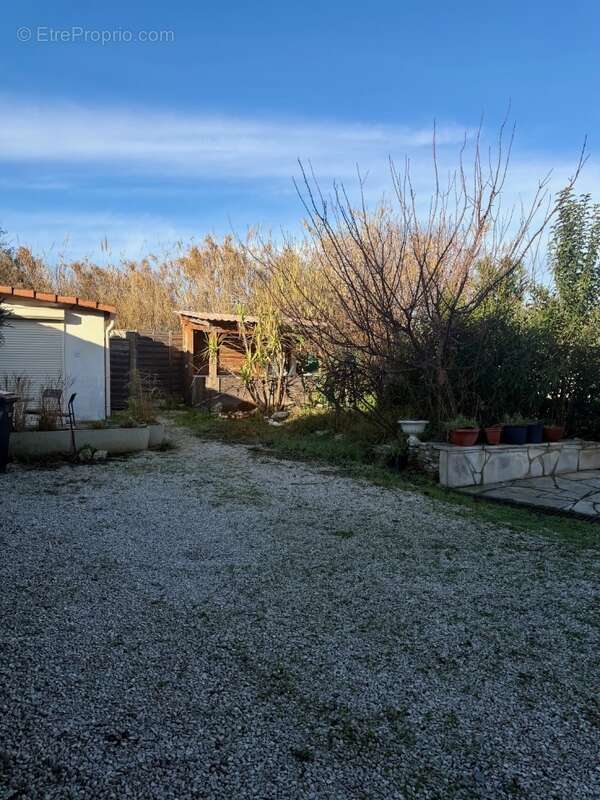 Terrain 580 m² à Velaux  - photo 2