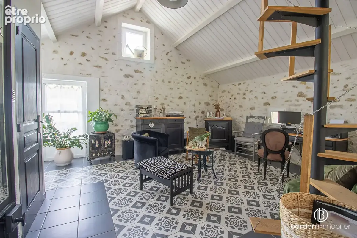Maison 3 chambres 137m² + 230m² de dépendances - terrain de 8800m² - photo 6