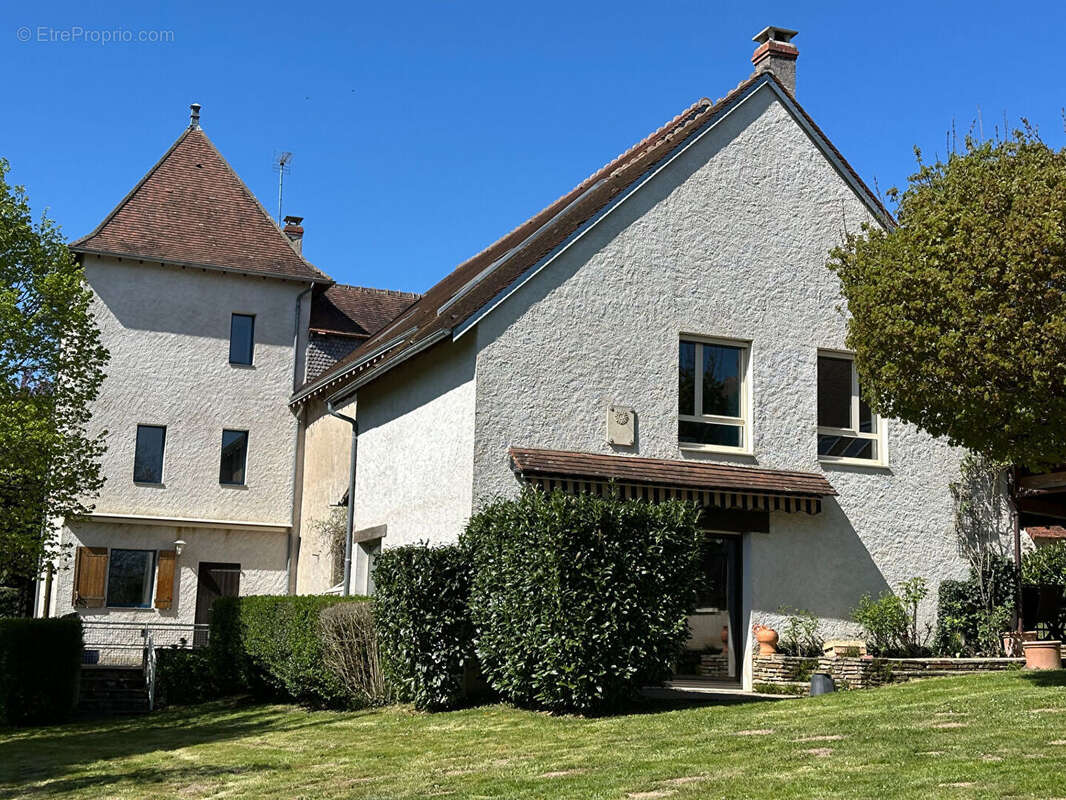 Maison à EGUZON-CHANTOME