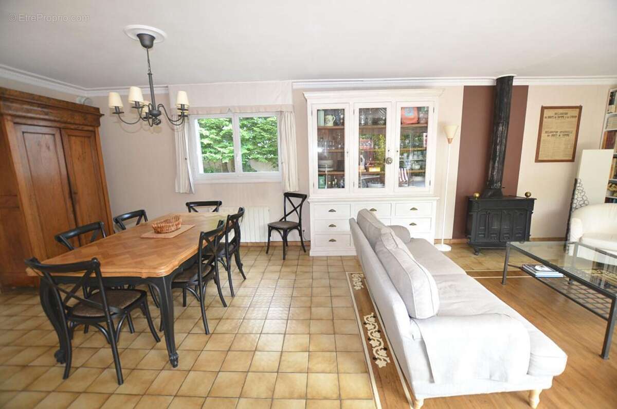 Maison à SAINTE-GENEVIEVE-DES-BOIS