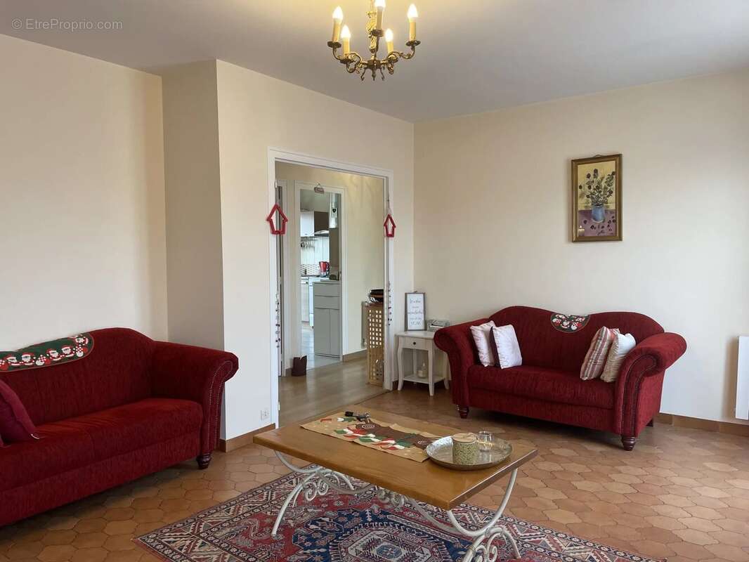 Maison familiale avec potentiel locatif à proximité de Saintes - photo 3