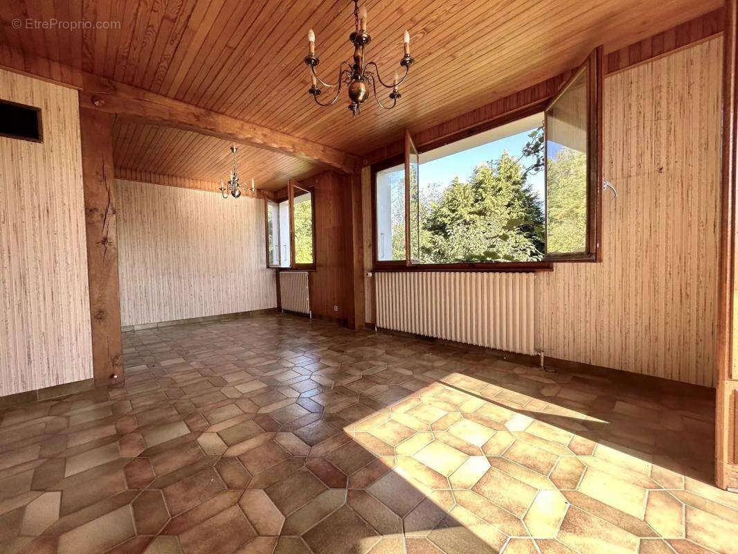 Appartement à GROISY