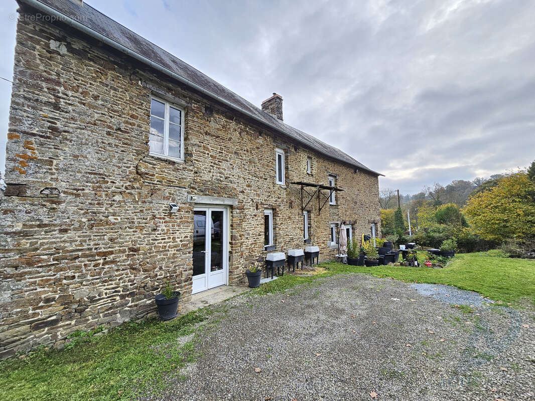 Maison à MENIL-HUBERT-SUR-ORNE