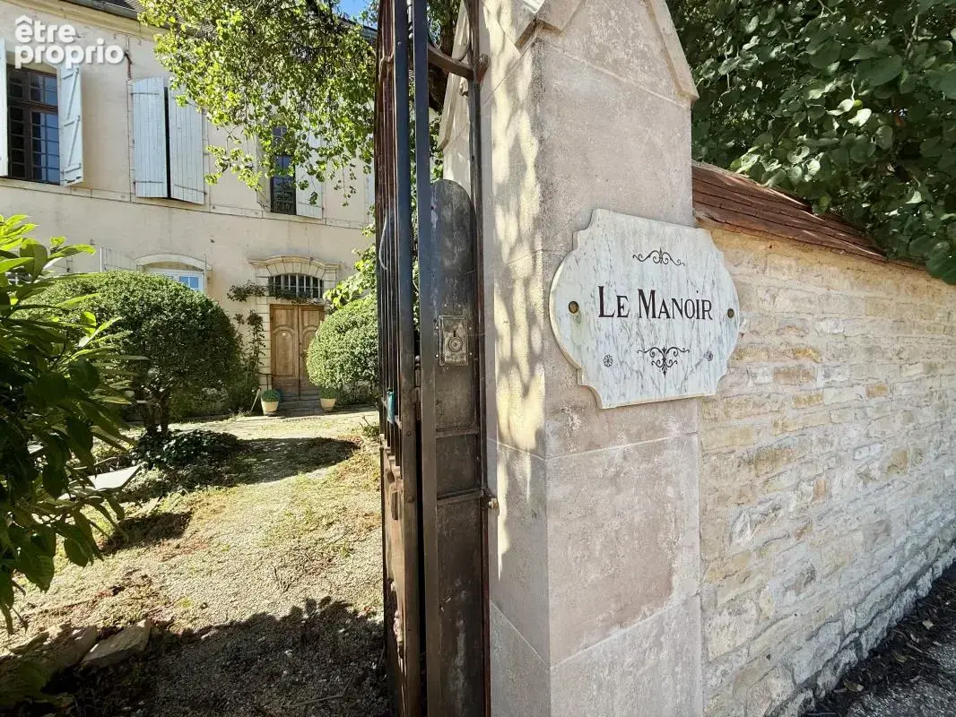 Dijon Sud, Vieux Chenôve, demeure de prestige de 1745 sur terrain de 1822 m² - photo 2