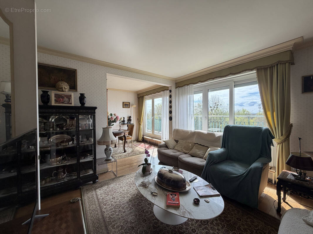 Appartement à PONT-SAINTE-MARIE