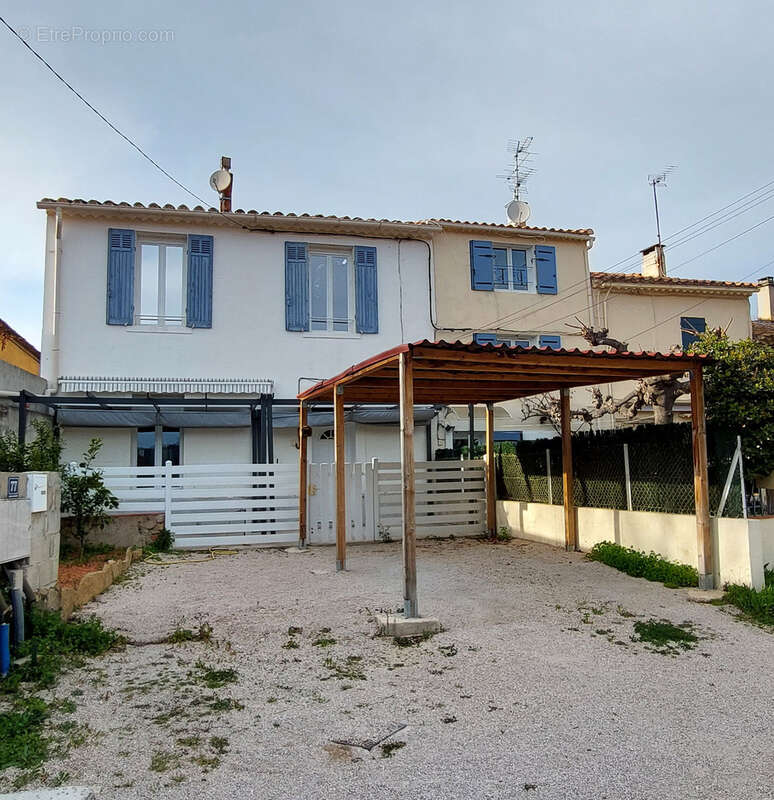Maison à SAINT-CYR-SUR-MER