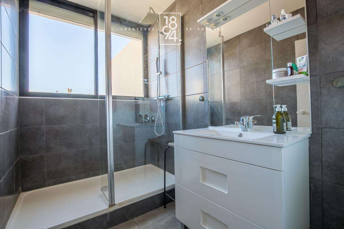 Appartement à MARSEILLE-7E